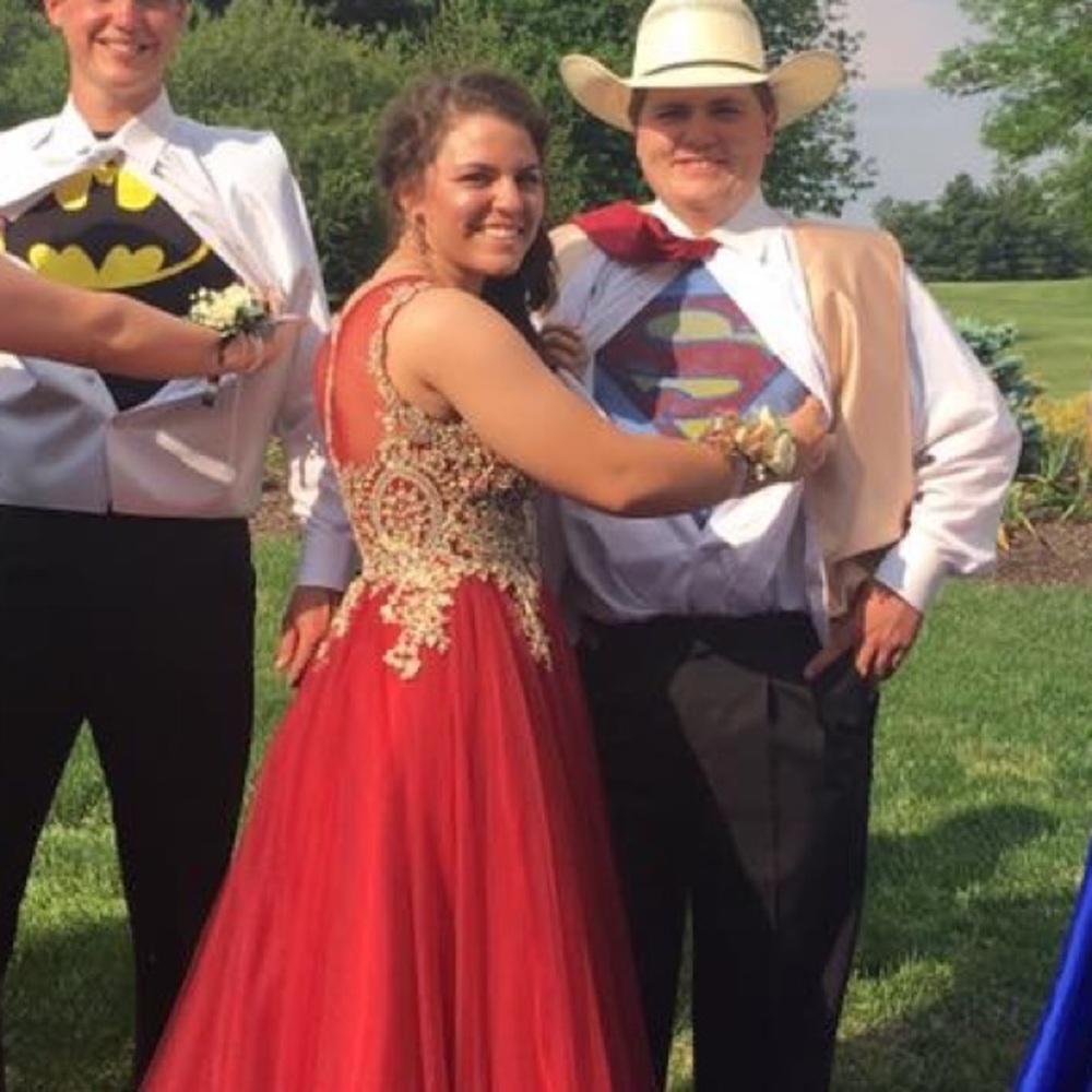Size 8 red prom dress - Picture 2 of 2